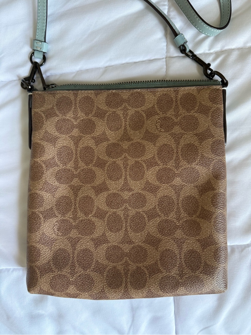 Coach Kitt Messenger Crossbody Bag - Like New - Picture 4 of 6